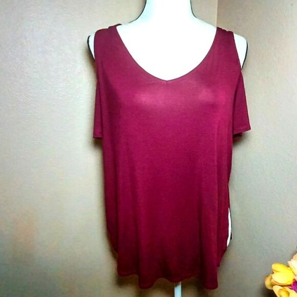 Love Fire Burgundy cold shoulder blouse Size L - Picture 1 of 7
